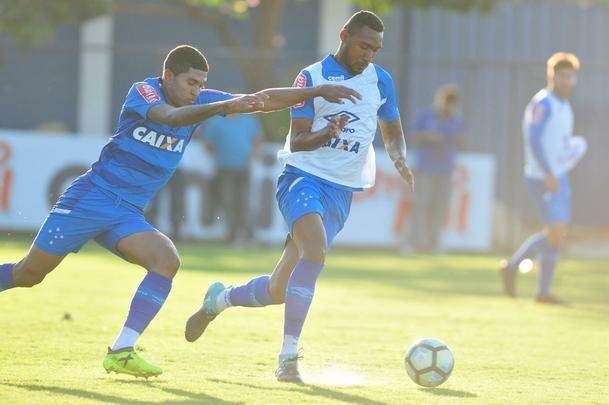 Imagens do treino do Cruzeiro desta quinta-feira, na Toca da Raposa II (Alexandre Guzanshe/EM D.A Press)
