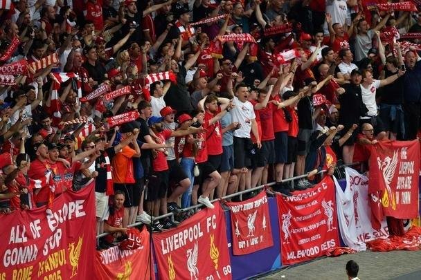 Torcidas de Real Madrid e Liverpool encheram o estádio Olímpico, de Kiev, na final da Champions