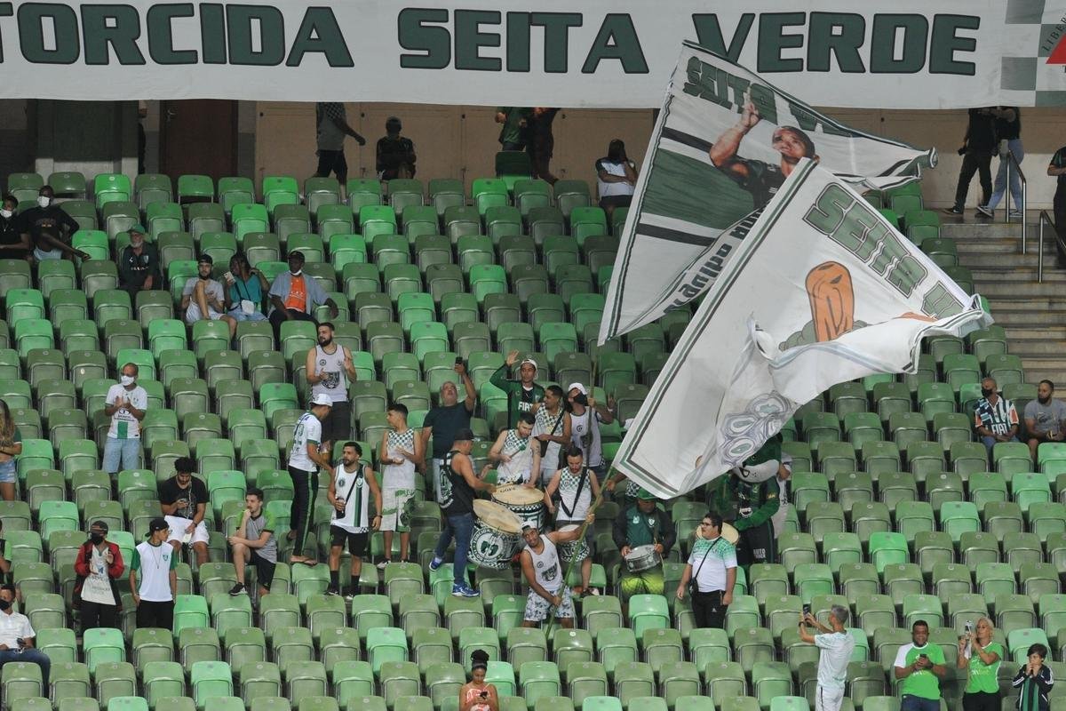 O Amrica recebeu o Patrocinense nesta quarta-feira (16), no Independncia, em Belo Horizonte, para confronto vlido pela 7 rodada do Campeonato Mineiro. A partida marcou a estreia do experiente goleiro Jailson com a camisa do Coelho.