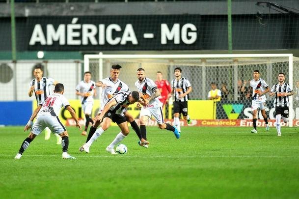 Marcos Jnior virou no final e deu vitria ao Vasco, por 2 a 1, sobre o Atltico