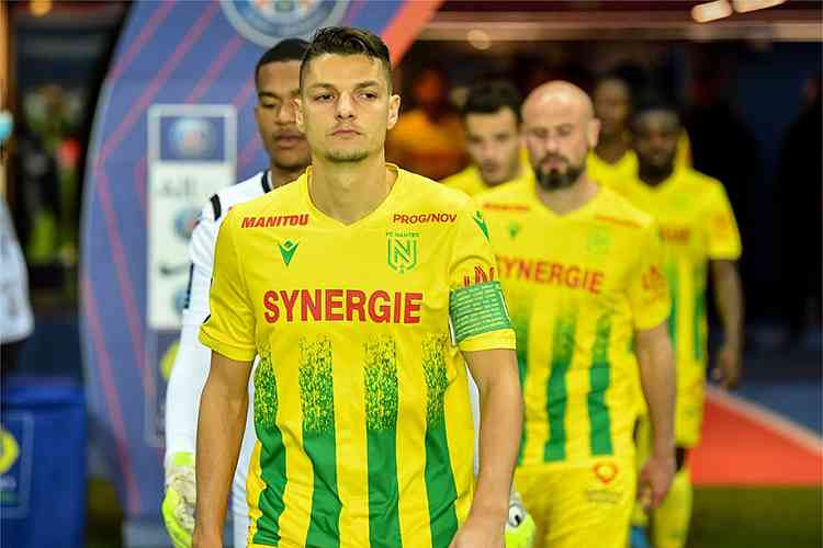 Mundo do futebol homenageia Sala, e Nantes anuncia aposentadoria