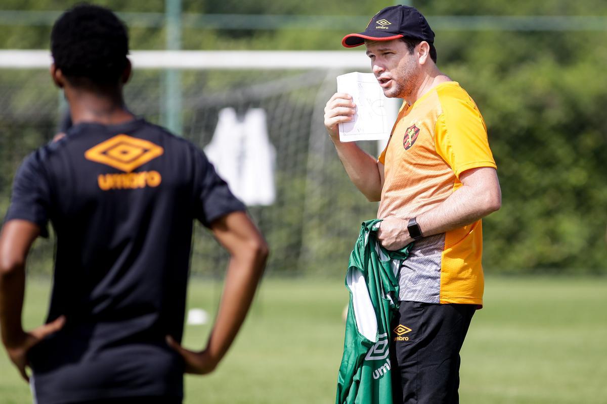 Nesta quinta-feira, sob o comando do treinador Daniel Paulista, Sport realizou primeiro trabalho ttico aps retorno s atividades
