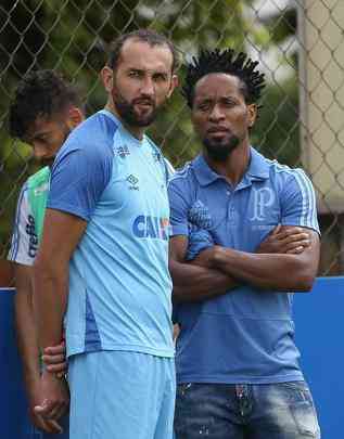 Barcos e Z Roberto, que foram jogadores do Palmeiras, atuaram juntos no Grmio, de 2013 a 2014.