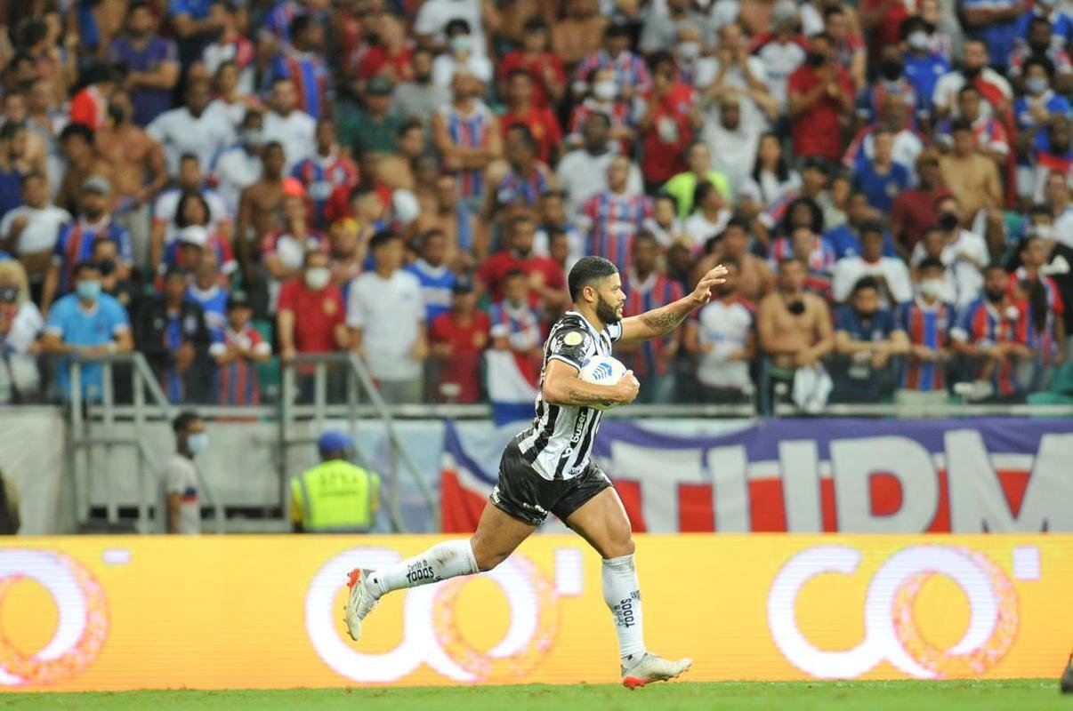 Com gols de Hulk, de pnalti, e Keno (e), o Galo virou sobre o Bahia, por 3 a 2 e chegou ao bicampeonato brasileiro