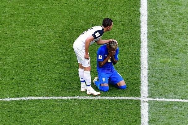 Neymar chorou após marcar o segundo gol do Brasil na vitória por 2 a 0 sobre a Costa Rica