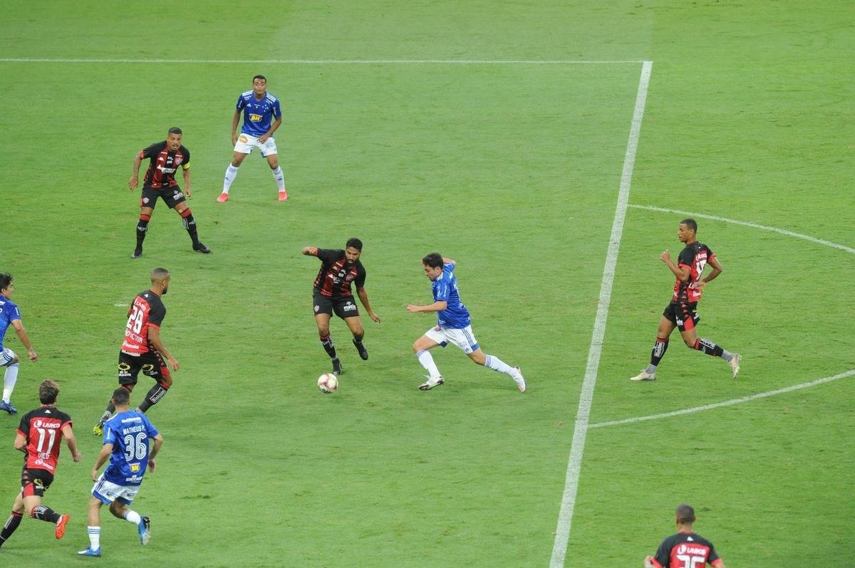 Fotos de Cruzeiro 1x0 Vitria, no Mineiro, pela nona rodada da Srie B