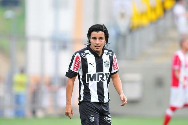 O meia colombiano Sherman Crdenas foi contratado em 2015, menos de um ano depois de ajudar a eliminar o Atltico da Libertadores. No Galo, no entanto, no foi bem. Foram 29 jogos e nenhum gol marcado.