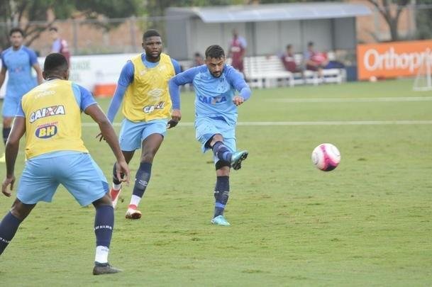 Imagens do treino do Cruzeiro nesta quarta-feira (14), antes do duelo contra o Patrocinense
