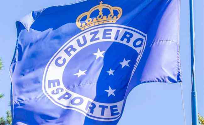 Cruzeiro informou nesta sexta-feira, por meio de nota, que pagou vencimentos de dezembro e 13 atrasado