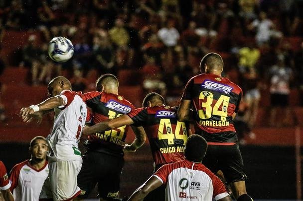 No segundo tempo, o Sport ainda ampliou o placar com Jean Patrick. Porém, com a expulsão do capitão Sander, o Imperatriz tomou a iniciativa do jogo e chegou ao empate com dois gols de Cesinha.