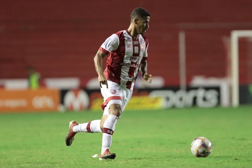 Nutico pressiona na segunda etapa, mas no consegue marcar gol em casa e fica no 0 a 0 com o Vitria. Alvirrubros ao menos impediram crescimento de sequncias de derrotas diante de rival direto na briga contra o rebaixamento