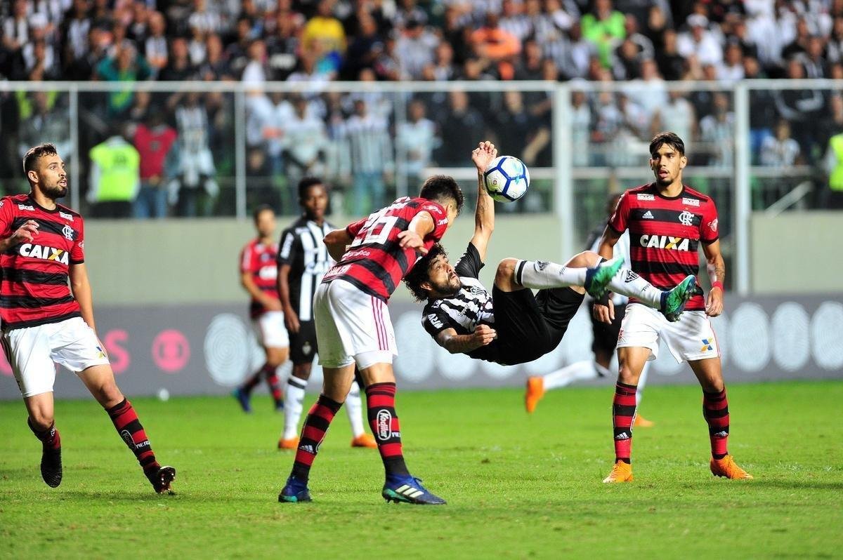 Galo pressionou no segundo tempo, mas levou gol em contragolpe: verton Ribeiro fez aps passe de Vincius Jnior: 1 a 0 Flamengo