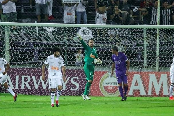 Imagens da partida entre Defensor e Atlético, em Montevidéu, pela Libertadores
