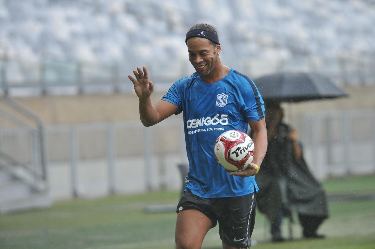 Fotos do 'Game of Dreams', jogo festivo dos Amigos do Ronaldinho contra os Amigos do Penta