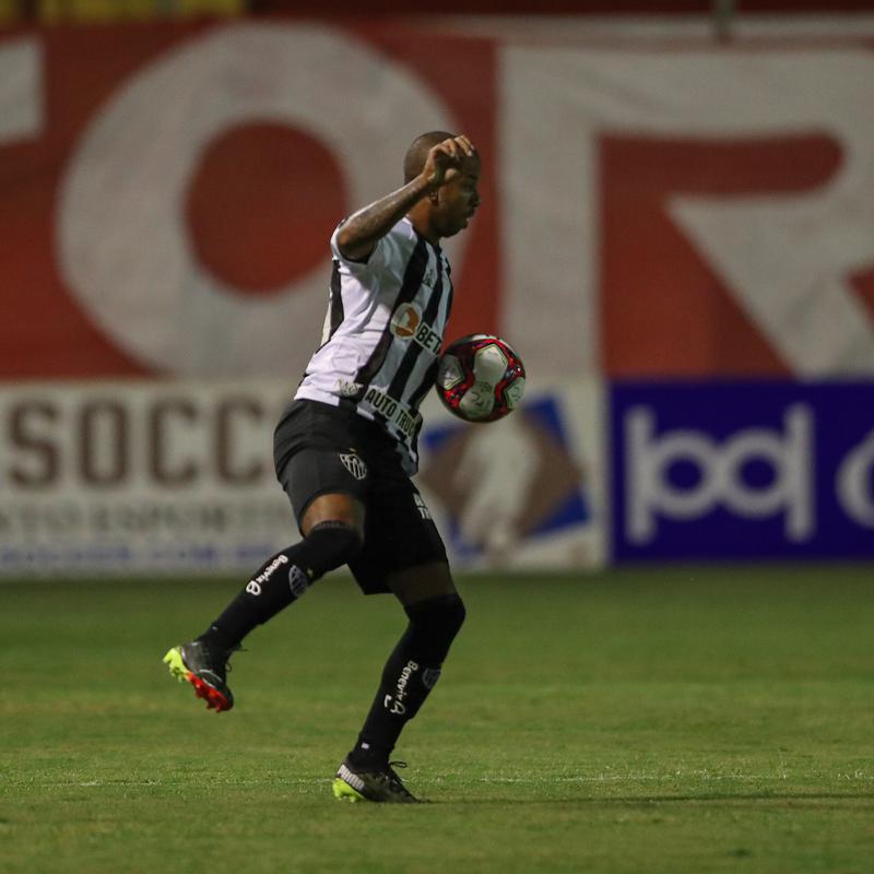 Tombense e Atlético se enfrentaram nesta quinta-feira (4), em partida válida pela 2ª rodada do Campeonato Mineiro. O confronto foi realizado no Estádio Antônio Guimarães de Almeida, em Tombos. No primeiro tempo, uma queda de energia paralisou a partida por cerca de 20 minutos.