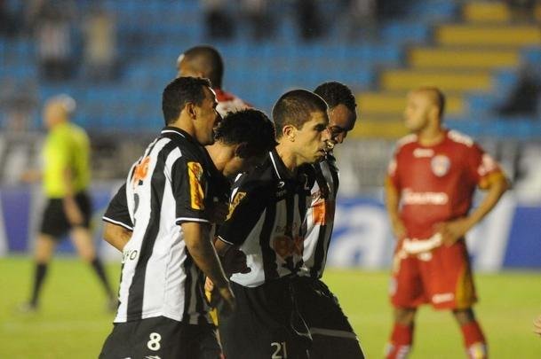1ª fase da Copa Sul-Americana de 2010 - No jogo de volta, no Ipatingão, o Galo venceu por 1 a 0, gol de Ricardinho, e se classificou.