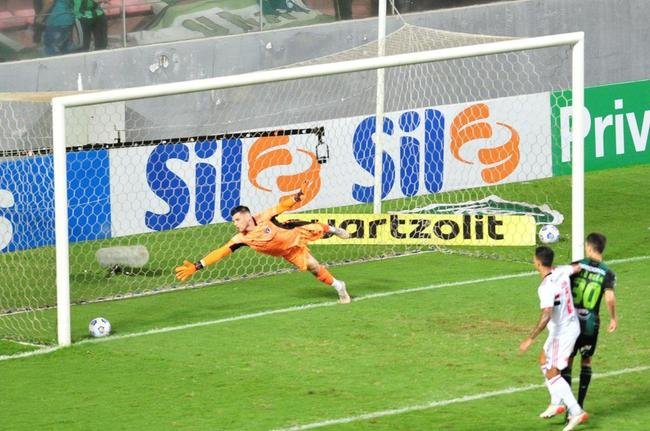 Fotos do jogo entre Amrica e So Paulo, no Independncia, em BH, pela ltima rodada do Campeonato Brasileiro de 2021