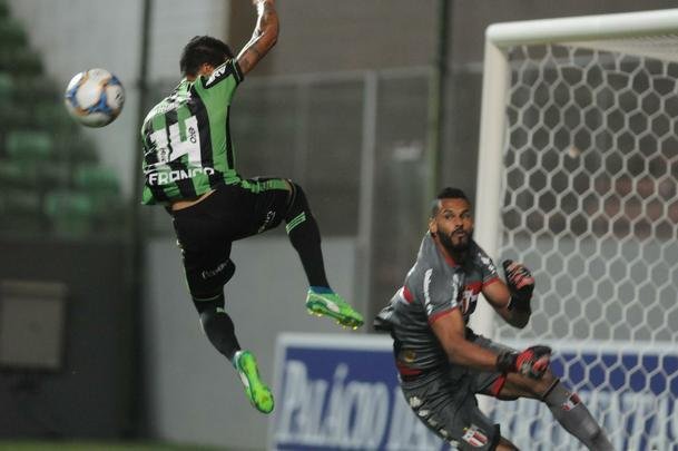 Fotos do primeiro tempo da partida entre Amrica e Botafogo-SP, no Independncia