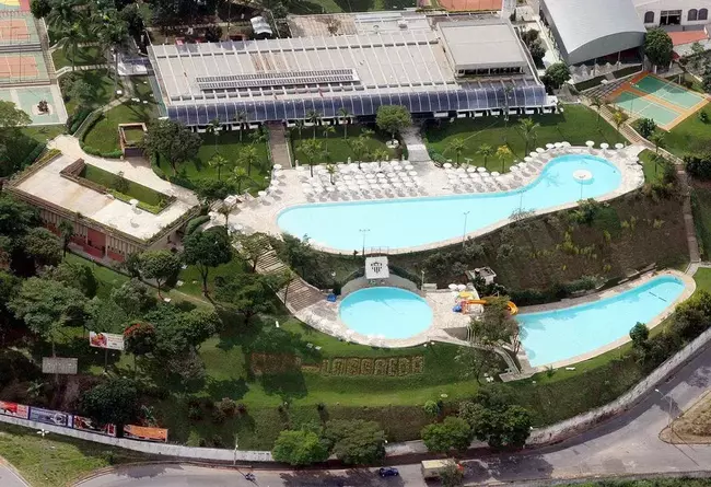 Com área de 1400m², o Labareda é um clube de lazer, localizado bem próximo ao Aeroporto da Pampulha