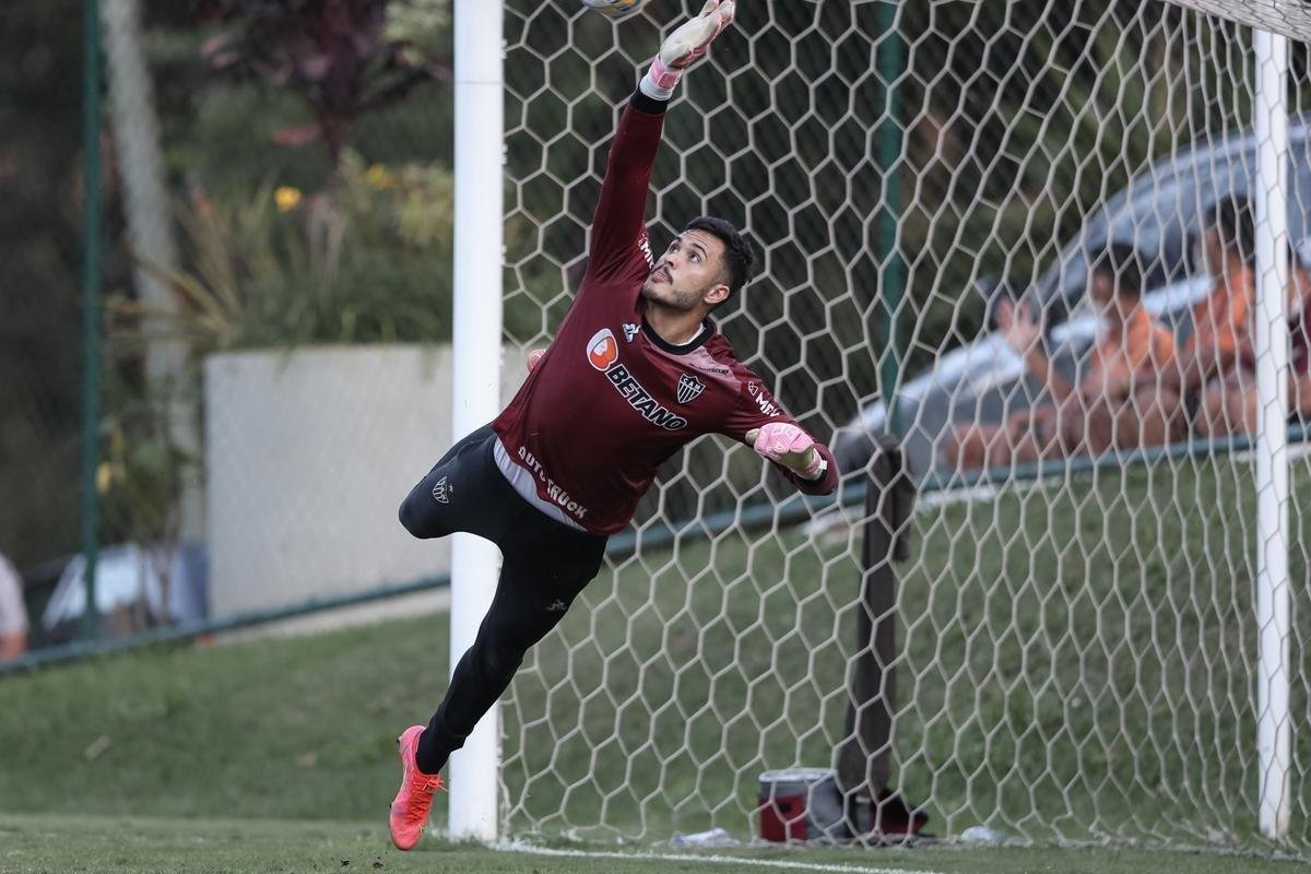 Com Guilherme Arana de volta, Cuca comanda atividade na Cidade do Galo