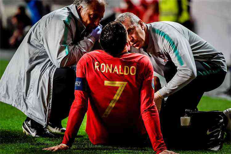 Cristiano Ronaldo sai machucado de jogo de Portugal e preocupa Juventus -  Placar - O futebol sem barreiras para você