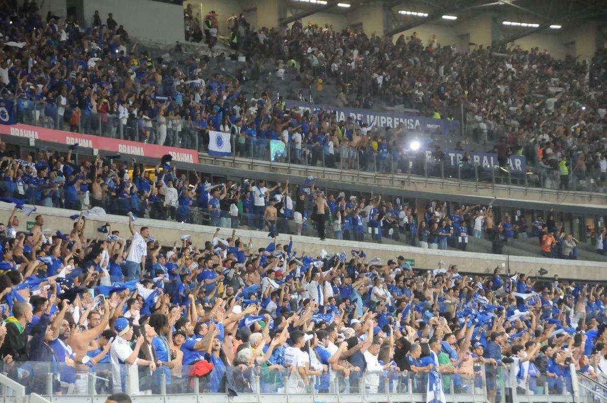 Fotos da torcida do Cruzeiro na derrota para o Fluminense no Mineiro; mesmo com eliminao, time recebeu grande apoio ao fim da partida