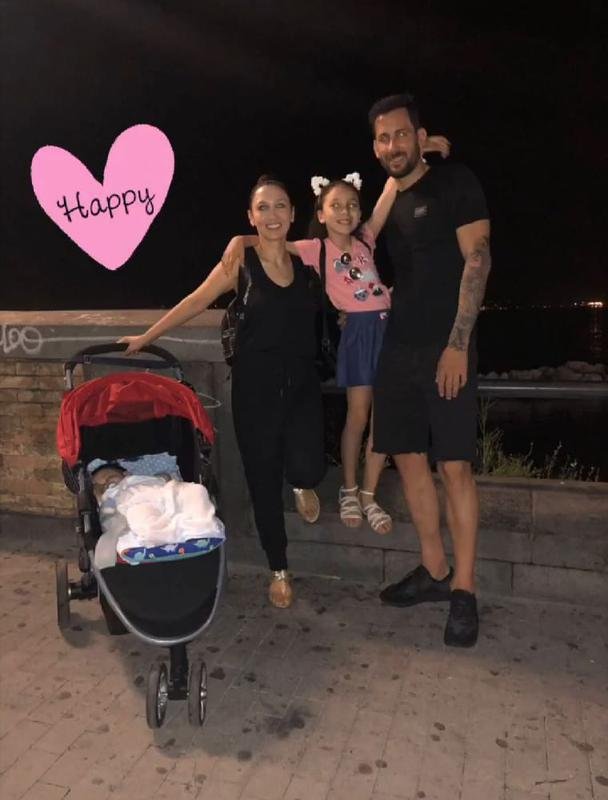 Ariel Cabral, volante do Cruzeiro, ao lado da famlia