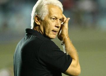 Assaltantes também levaram uma réplica, igualmente de ouro, da taça Jules Rimet, além de joias e outros troféus do ex-goleiro e ex-treinador