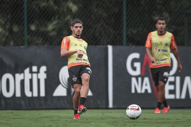 O Atltico realizou, nesta quinta-feira (10), a primeira atividade visando o clssico com o Amrica, vlido pela 5 rodada do Campeonato Mineiro. Com titulares em campo, o time de 'El Turco' Mohamed trabalhou para o confronto que ser disputado s 16h30 do sbado (12), no Estdio Independncia, em Belo Horizonte.