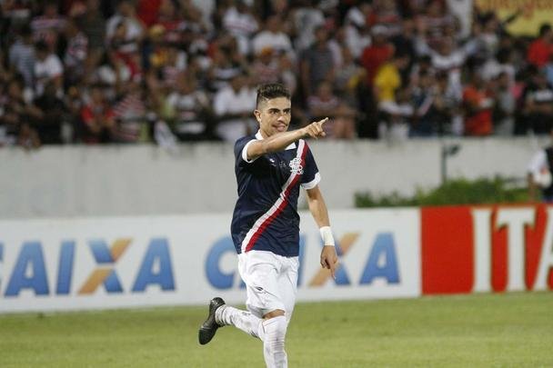 Em 2015, o Tricolor seguiu com a linha de lançar uniformes diferentes e voltou a ter uma camisa azul com a assinatura da Penalty