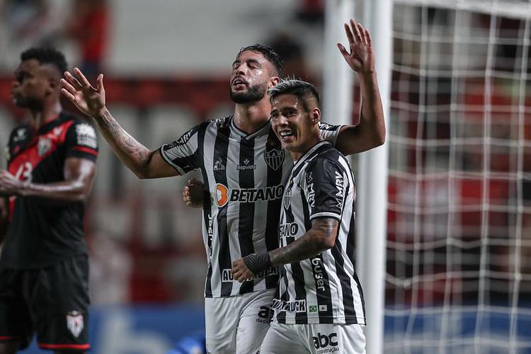 Veja as fotos do confronto entre Atlético-GO e Atlético, no estádio Antônio Accioly, em Goiânia, pela 27ª rodada da Série A do Brasileirão.
