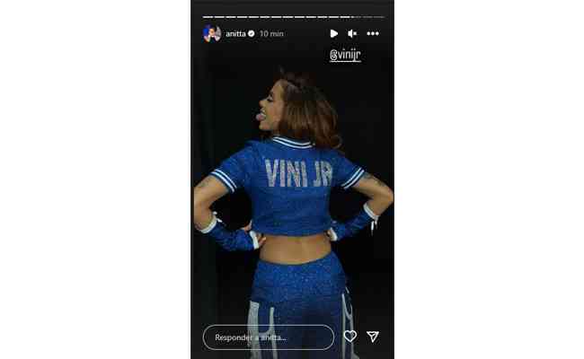 Anitta postou foto de camiseta com homenagem a Vini Jr