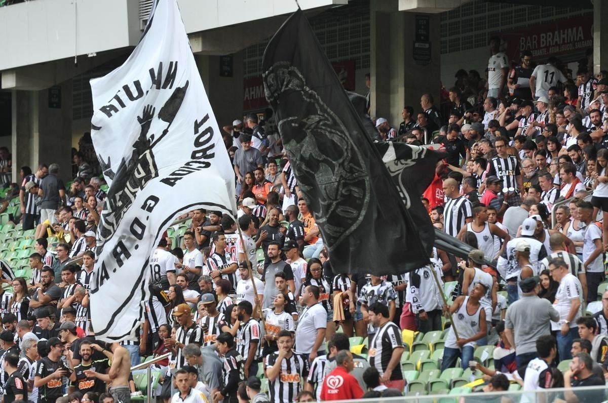 Imagens da torcida do Atltico no clssico contra o Cruzeiro, no Independncia, pelo Brasileiro 