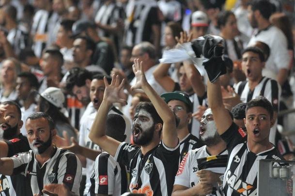 Imagens das torcidas de Atltico e Grmio, no Mineiro, pela deciso da Copa do Brasil
