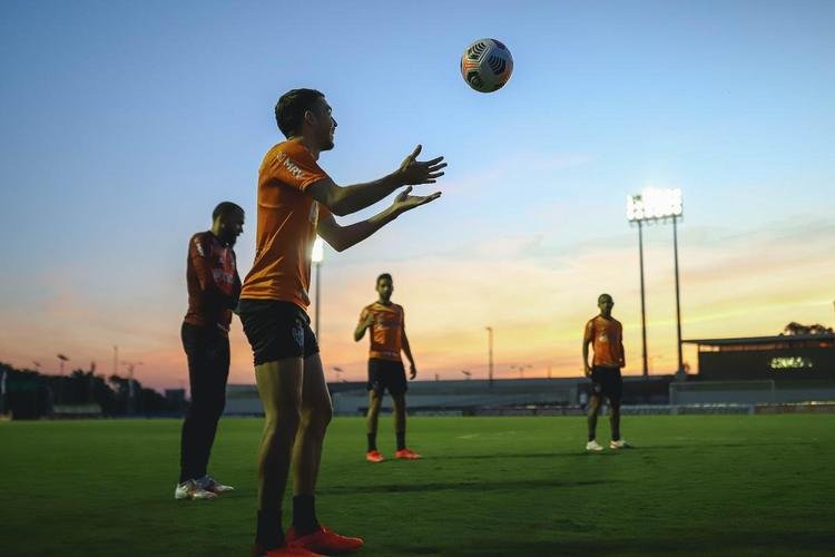 Tcnico Cuca comandou atividade do Atltico no CT da Conmebol no Paraguai 