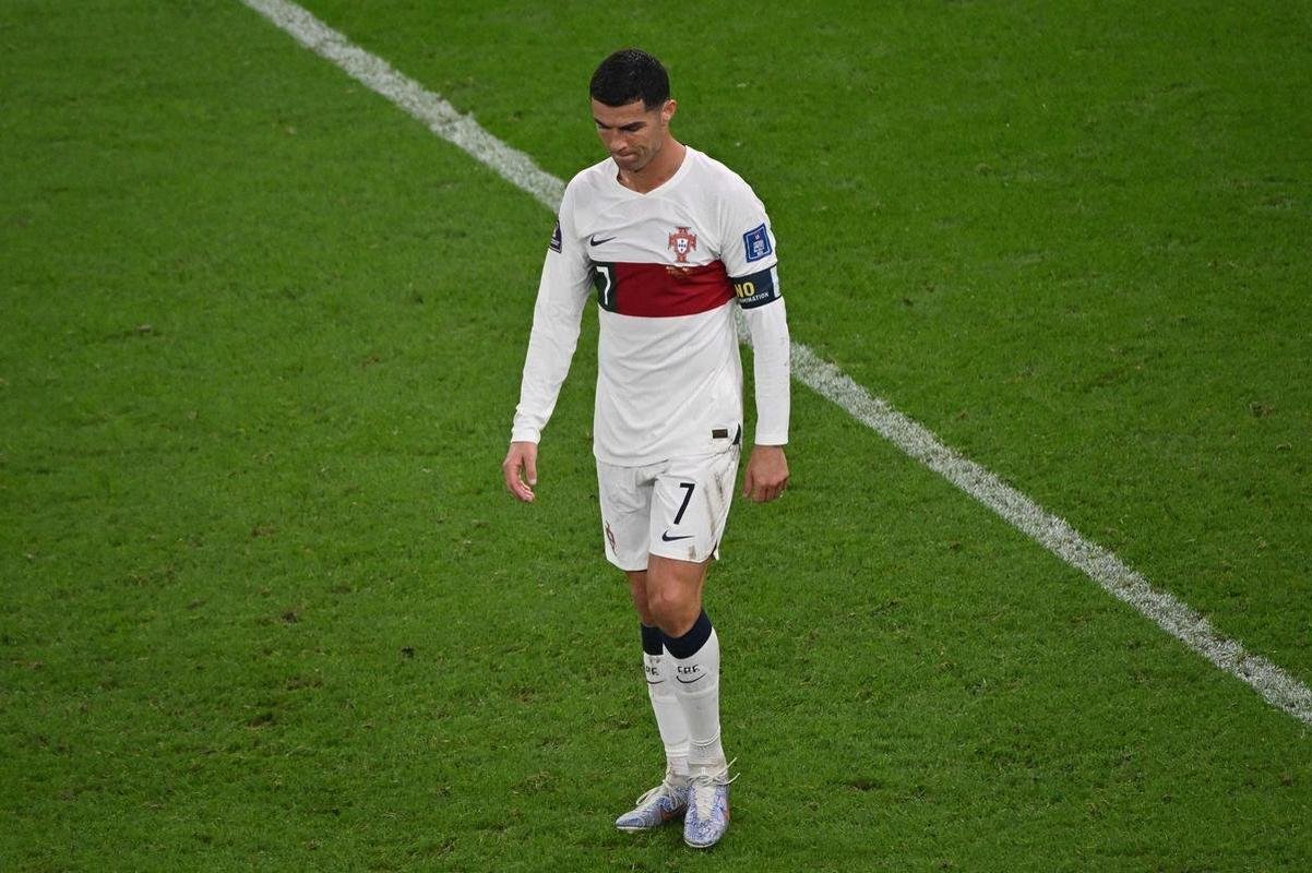 Cristiano Ronaldo chora aps eliminao de Portugal na Copa do Mundo diante de Marrocos