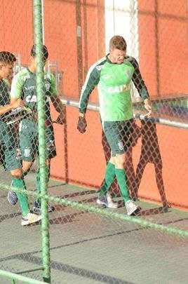 Depois de reunio com elenco e diretoria, Adilson Batista observou treino comandado por Drubscky no Amrica