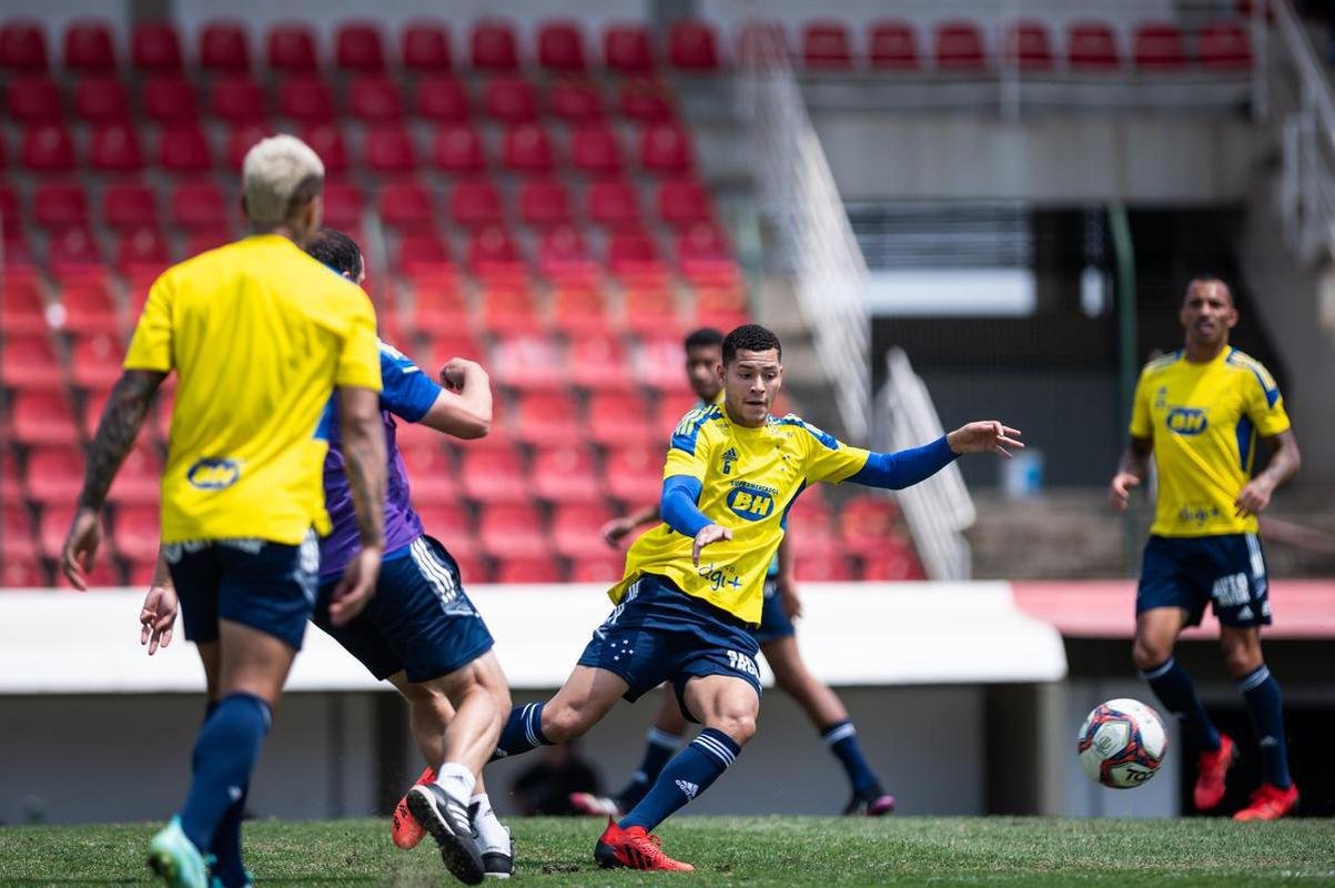 Fotos do treino do Cruzeiro na Arena do Jacar, em Sete Lagoas. Time fechou a preparao para enfrentar a Ponte Preta, s 11h deste sbado, pela 23 rodada da Srie B