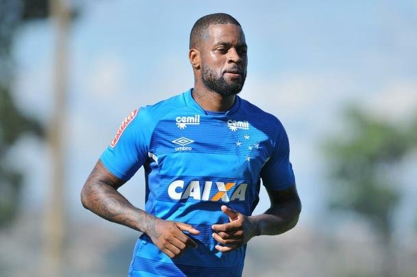 Zagueiro Ded (Alexandre Guzanshe/EM D.A Press)