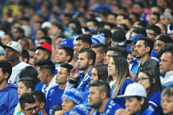 Torcida do Cruzeiro lotou o Mineiro em duelo com o Grmio pela semifinal da Copa do Brasil