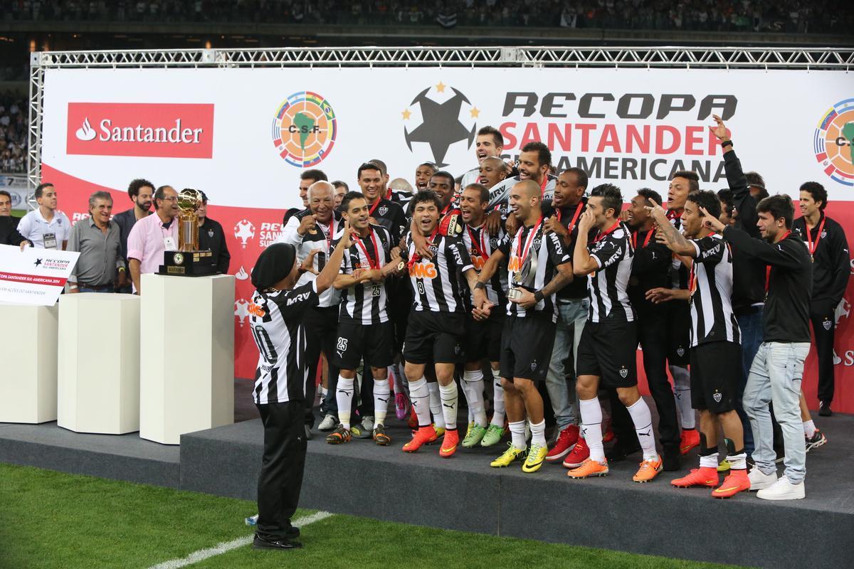 Ronaldinho pode ter feito, contra o Lans, na despedida da Recopa, o seu ltimo jogo pelo Atltico