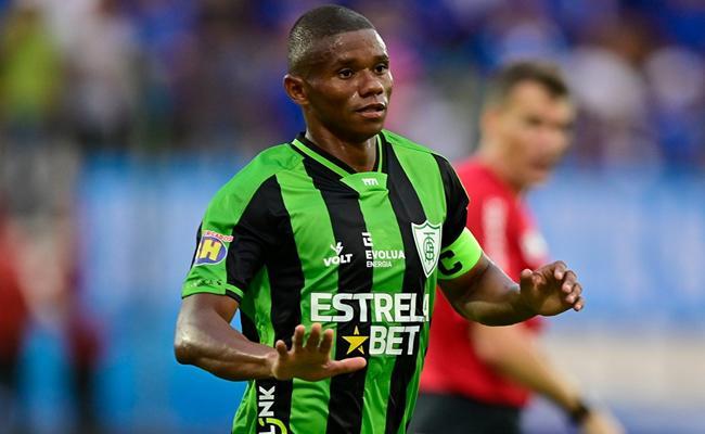 Juninho descartou favoritismo do Amrica no segundo contra o Cruzeiro, na semifinal do Campeonato Mineiro