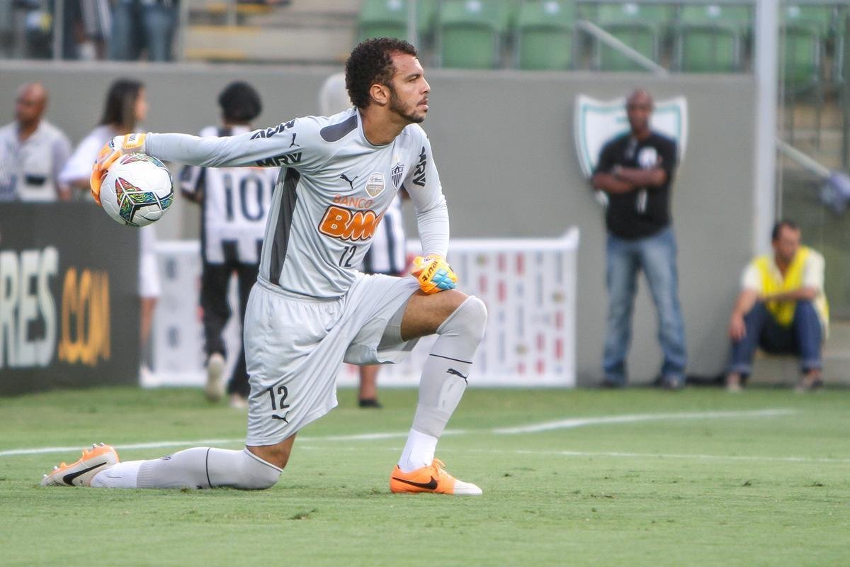 Giovanni - Giovanni chegou  Cidade do Galo em janeiro de 2011 - um ano antes de Victor - vindo do Grmio Barueri-SP. Nos sete anos em que defendeu o Atltico, fez 79 jogos (e sofreu 80 gols), permanecendo quase sempre como reserva do camisa 1 'canonizado' pela torcida do Galo. Fez parte dos grupos campees da Copa Libertadores de 2013, da Recopa Sul-Americana e da Copa do Brasil de 2014, alm dos Campeonatos Mineiros de 2012, 2013, 2015 e 2017. Deixou o clube em junho de 2018 e se transferiu para o Paysandu.