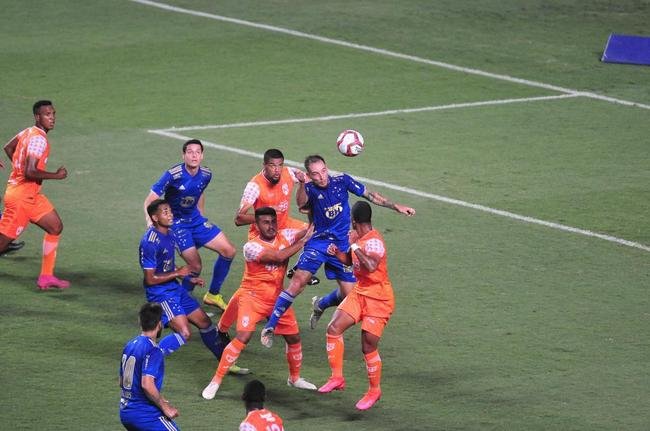 Fotos de Coimbra x Cruzeiro, no Independncia, pela 8 rodada do Mineiro. William Pottker e Felipe Augusto fizeram os gols da vitria celeste por 2 a 0.