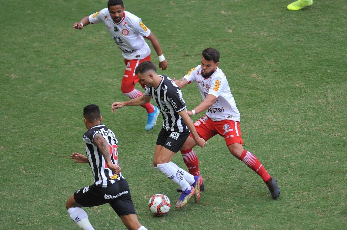 Fotos do jogo de ida da semifinal do Mineiro entre Tombense e Atltico, no Independncia, em Belo Horizonte.