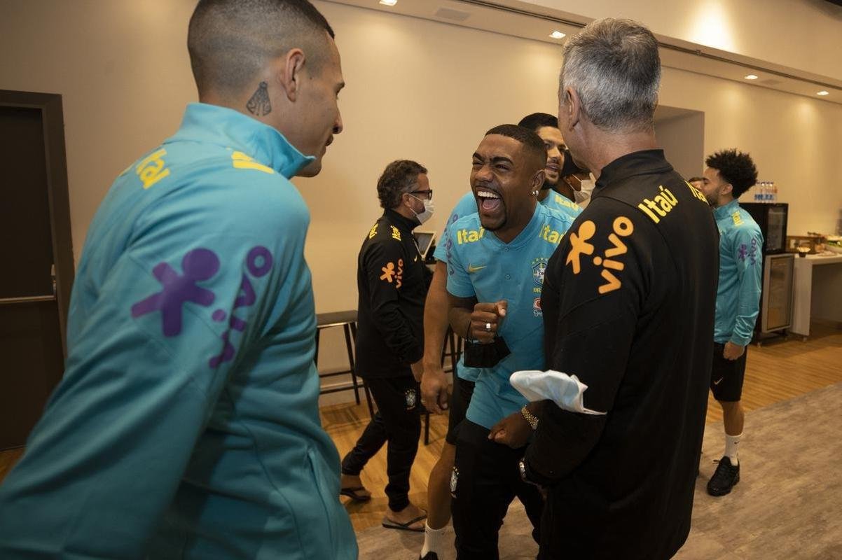 Jogadores se apresentam  Seleo Brasileira