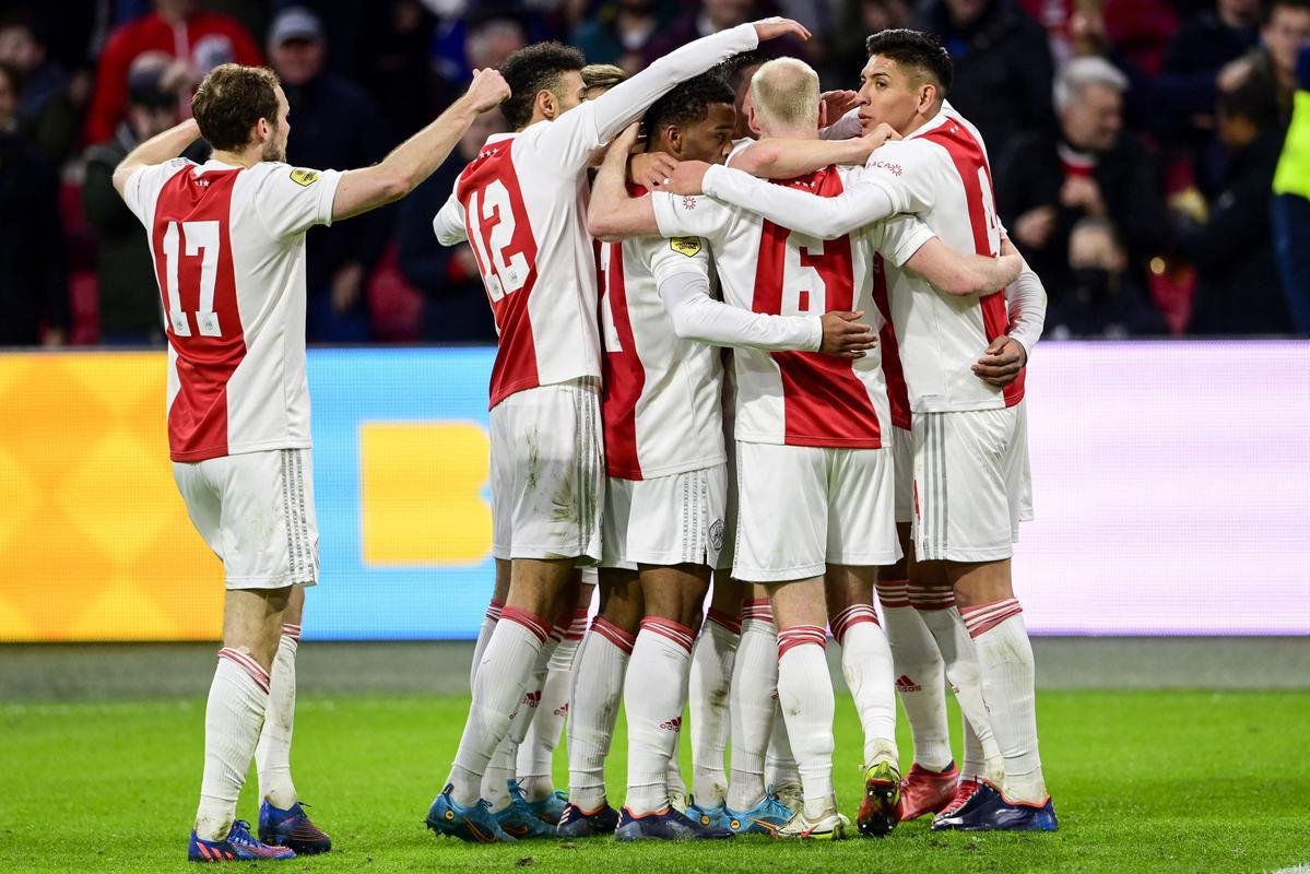 7 Ajax (Holanda) - 244 pontos