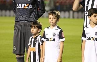 Atl�tico saiu atr�s, conseguiu virada com R�ger Guedes e Ricardo Oliveira, mas cedeu empate no Morumbi