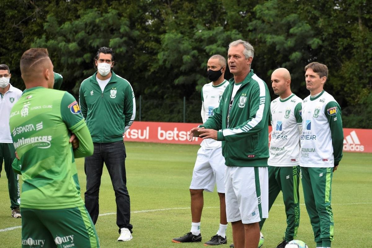 O Amrica treinou nesta tera-feira (22) no CT do So Paulo, na capital paulista, visando o confronto contra o Palmeiras, pela Copa do Brasil. O duelo de ida das semifinais ser disputado no Allianz Parque, tambm em So Paulo, s 21h30 desta quarta-feira (23).