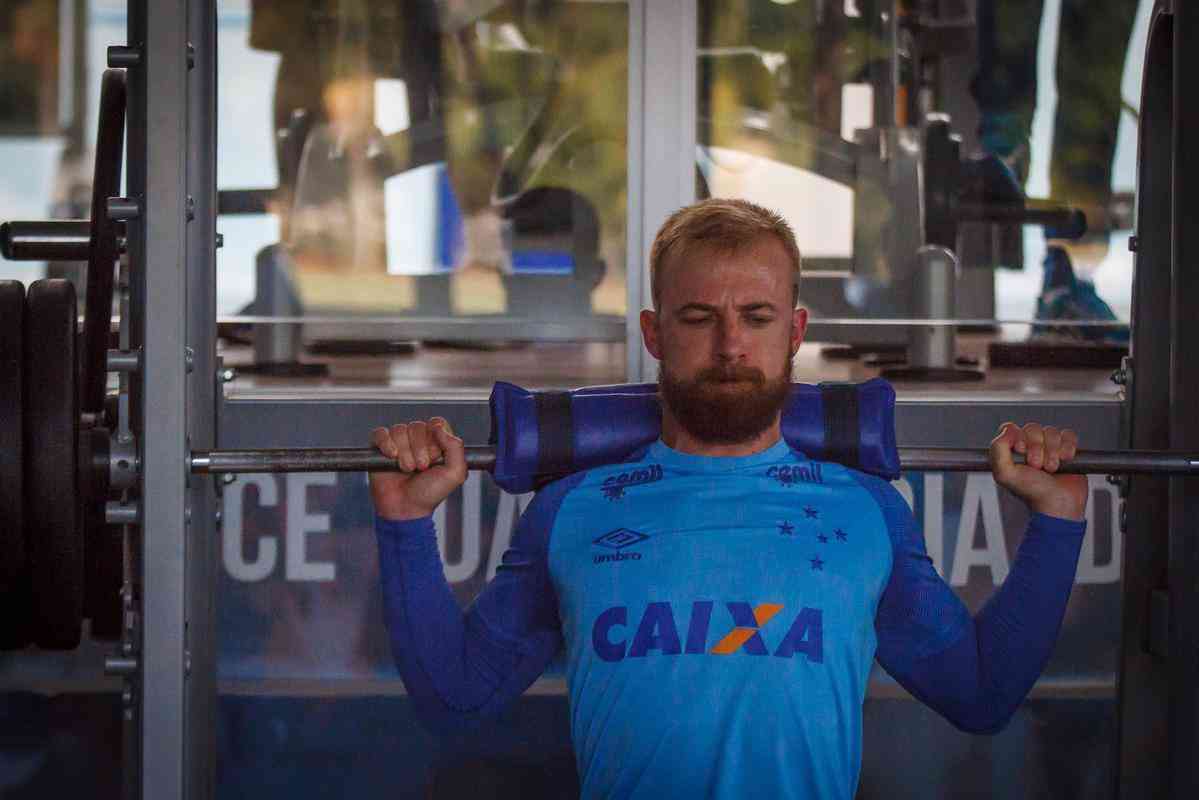 Imagens do treino do Cruzeiro nesta segunda-feira, 27/08. Mano Menezes no permitiu o acesso dos jornalistas, mas clube divulgou fotos da atividade na academia da Toca da Raposa II